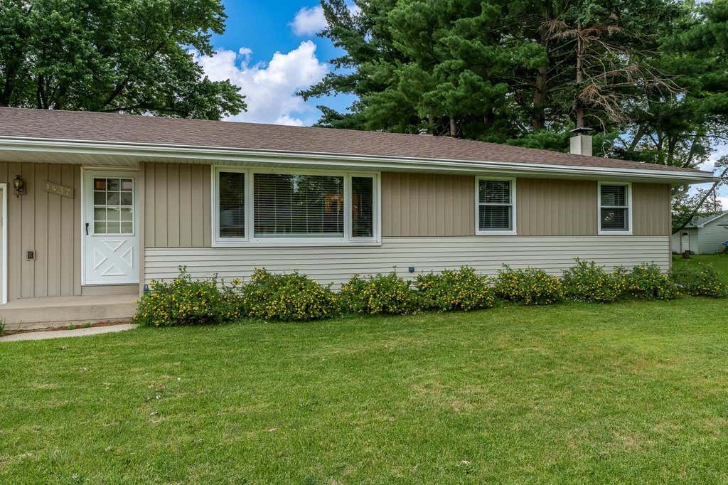 Photo of 1437 S Chatham STREET, Janesville, WI 53546 (MLS # 2027389)