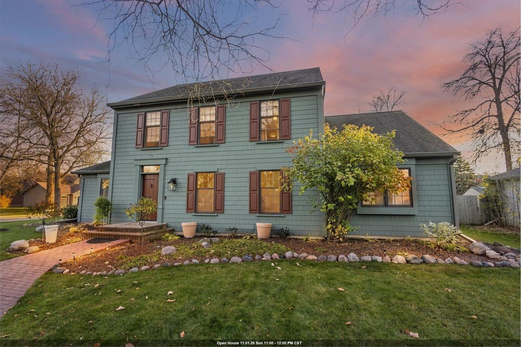 Photo of 1025 E Woodcrest DRIVE, Appleton, WI 54915 (MLS # 50335094)