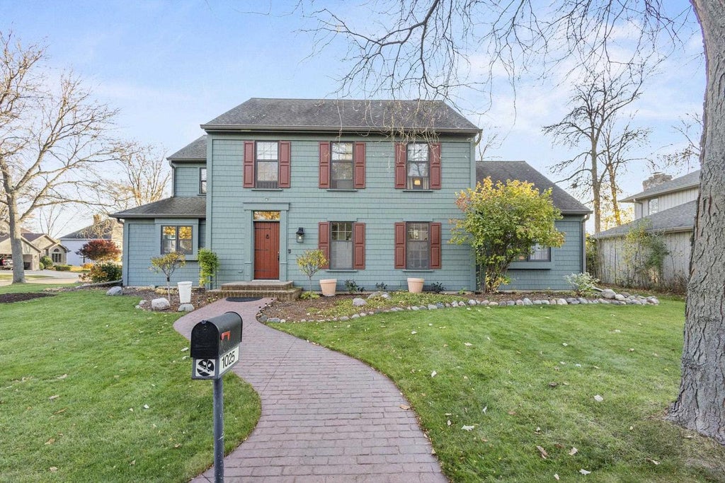 Photo of 1025 E Woodcrest DRIVE, Appleton, WI 54915 (MLS # 50335094)