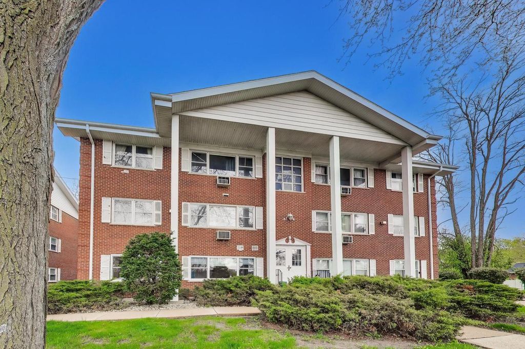 Photo of 205 Country Club DRIVE #2C, Lake Geneva, WI 53147 (MLS # 1960532)