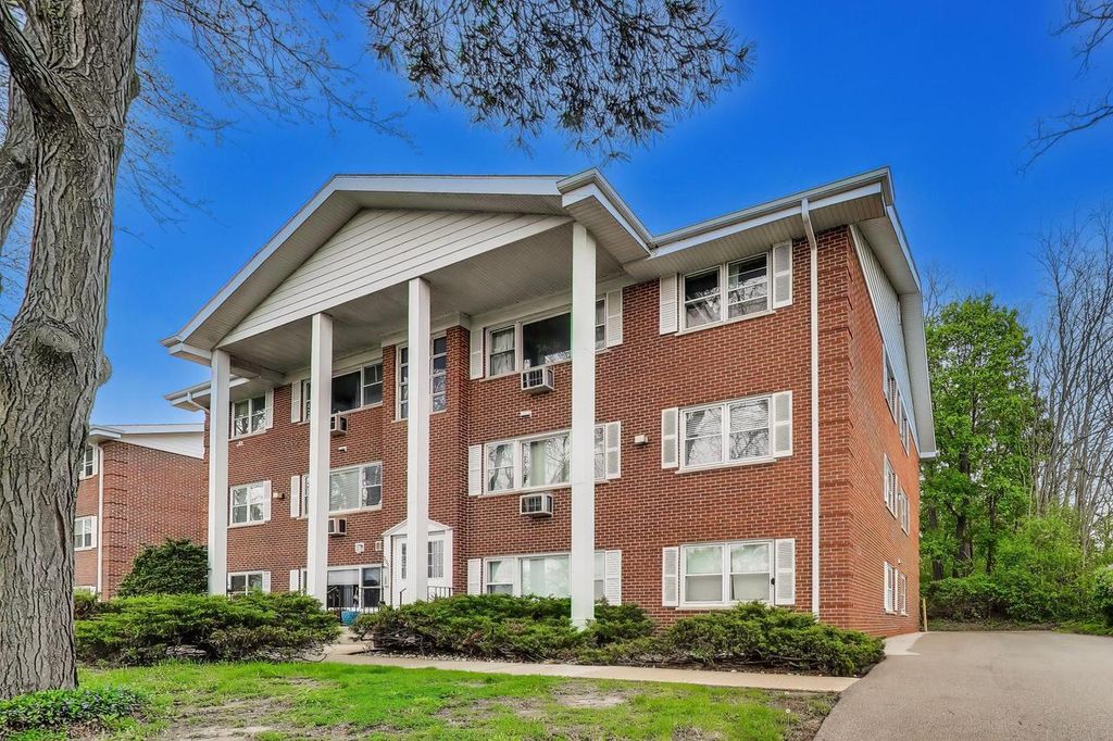 Photo of 205 Country Club DRIVE #2C, Lake Geneva, WI 53147 (MLS # 1960532)