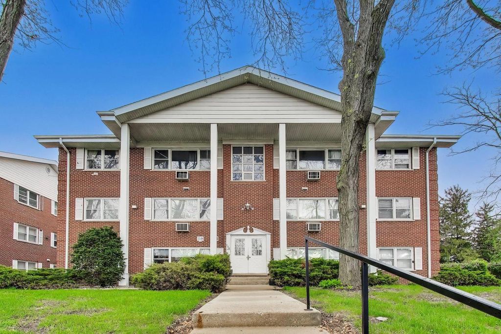 Photo of 205 Country Club DRIVE #2C, Lake Geneva, WI 53147 (MLS # 1960532)