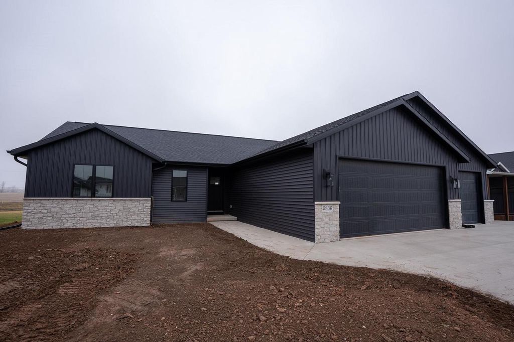 Photo of W5836 Edgewood DRIVE, Menasha, WI 54952 (MLS # 50318659)