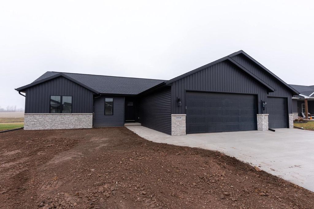 Photo of W5836 Edgewood DRIVE, Menasha, WI 54952 (MLS # 50318659)