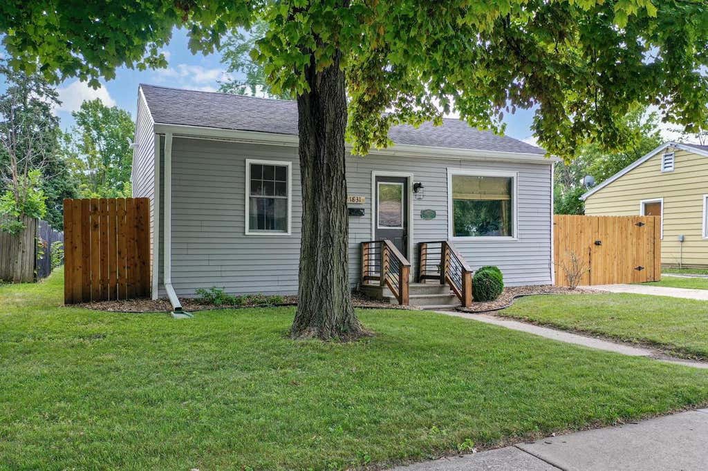 Photo of 1831 14th AVENUE, Green Bay, WI 54304 (MLS # 50330841)