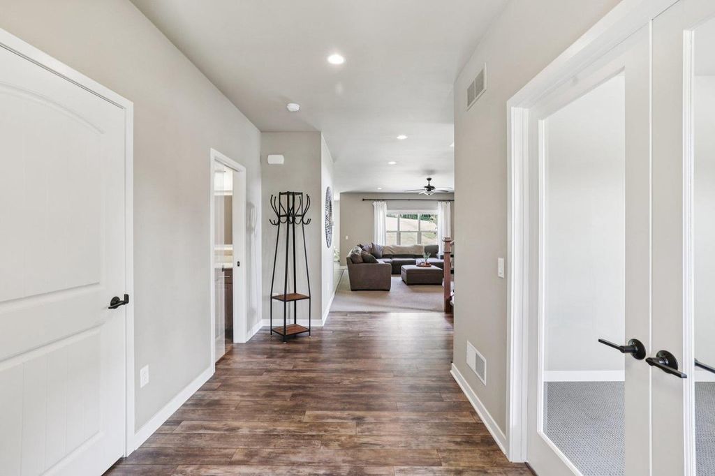 Photo of 204 Westmorland DRIVE, Mount Horeb, WI 53572 (MLS # 2023866)