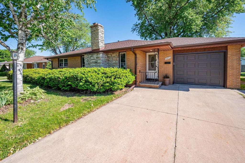 Photo of 1677 Lilac LANE, Green Bay, WI 54302 (MLS # 50326801)