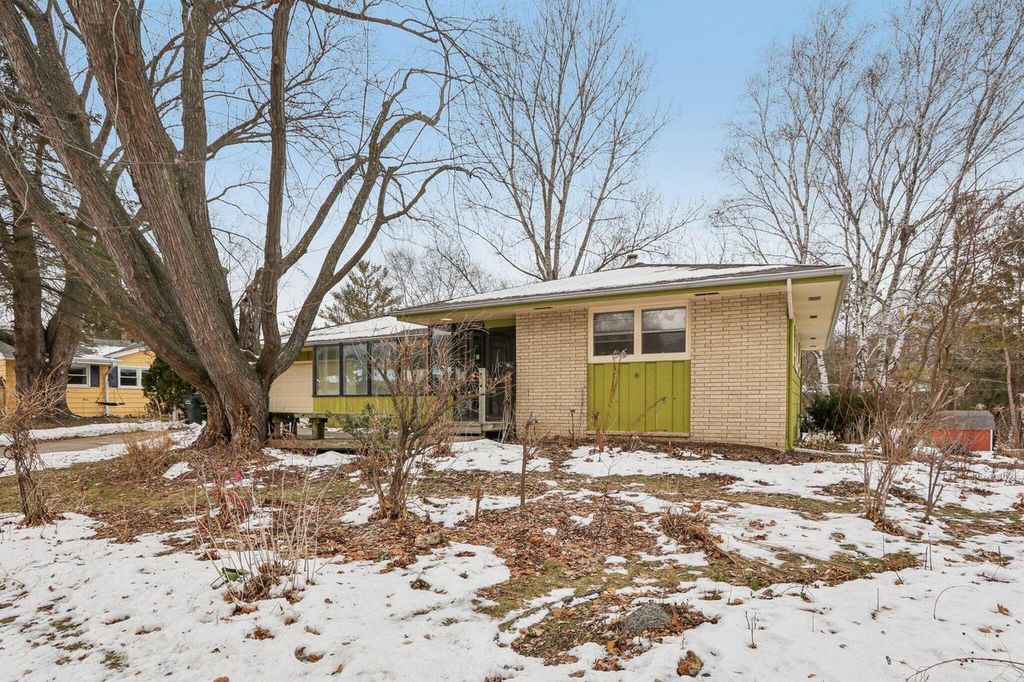 Photo of 234 Green Valley PLACE, West Bend, WI 53095 (MLS # 1946147)