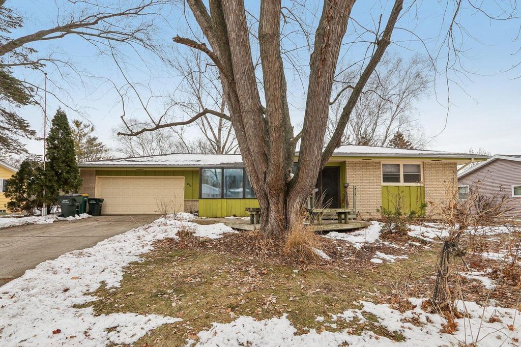 Photo of 234 Green Valley PLACE, West Bend, WI 53095 (MLS # 1946147)