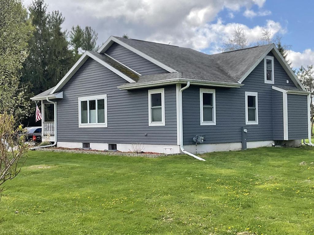 Photo of W242N4251 Swan ROAD, Pewaukee, WI 53072 (MLS # 1949762)