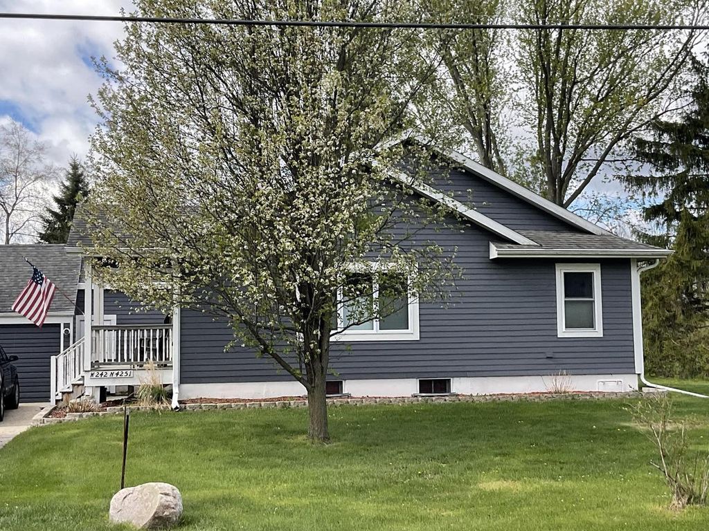 Photo of W242N4251 Swan ROAD, Pewaukee, WI 53072 (MLS # 1949762)