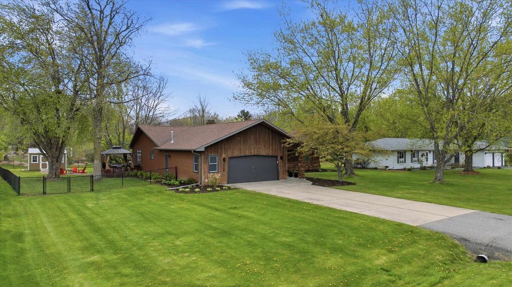 Photo of 2308 E Fillmore STREET, Marshfield, WI 54449 (MLS # 22602362)