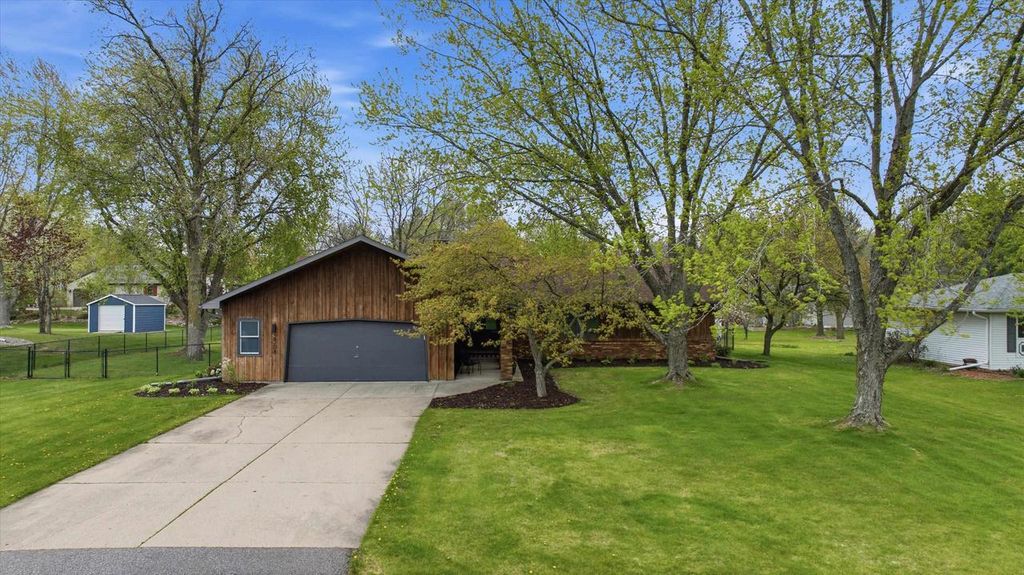 Photo of 2308 E Fillmore STREET, Marshfield, WI 54449 (MLS # 22602362)