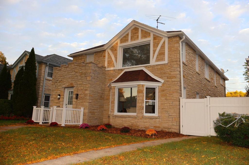 Photo of 3280 N 54th STREET #3282, Milwaukee, WI 53216 (MLS # 1940516)