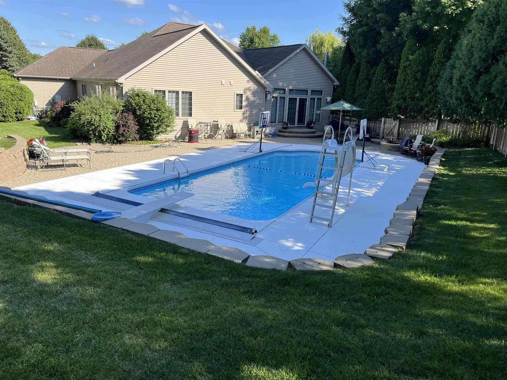 Photo of 10 Vienna CIRCLE, Madison, WI 53718 (MLS # 2019930)