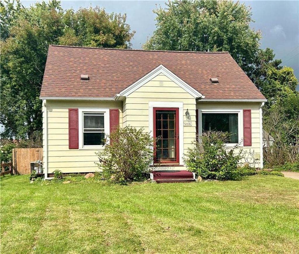 Photo of 2226 Valley View PLACE, Eau Claire, WI 54703 (MLS # 1595815)