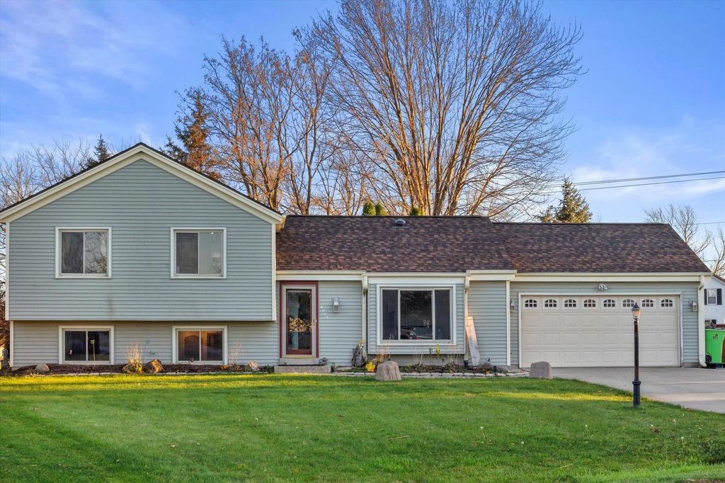 Photo of 8005 Thistle COURT, Waterford, WI 53185 (MLS # 1946009)