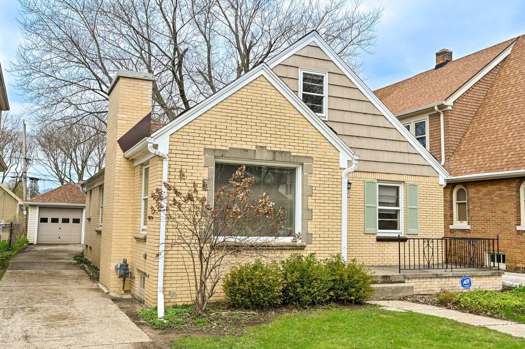 Photo of 2631 N 68th STREET, Wauwatosa, WI 53213 (MLS # 1956290)