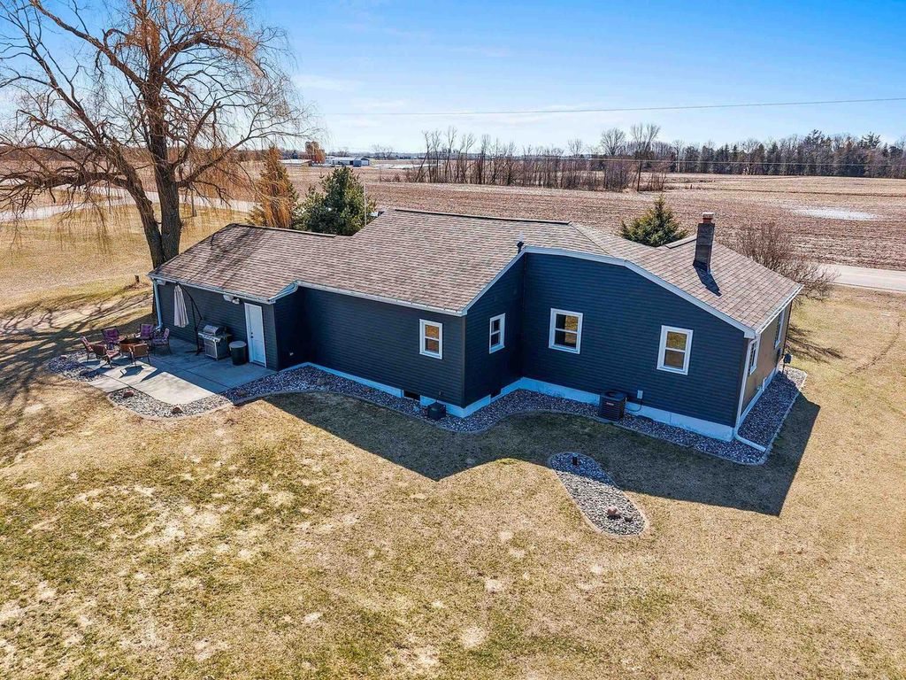 Photo of 7838 N Brown County Line ROAD, Pulaski, WI 54162 (MLS # 50323291)