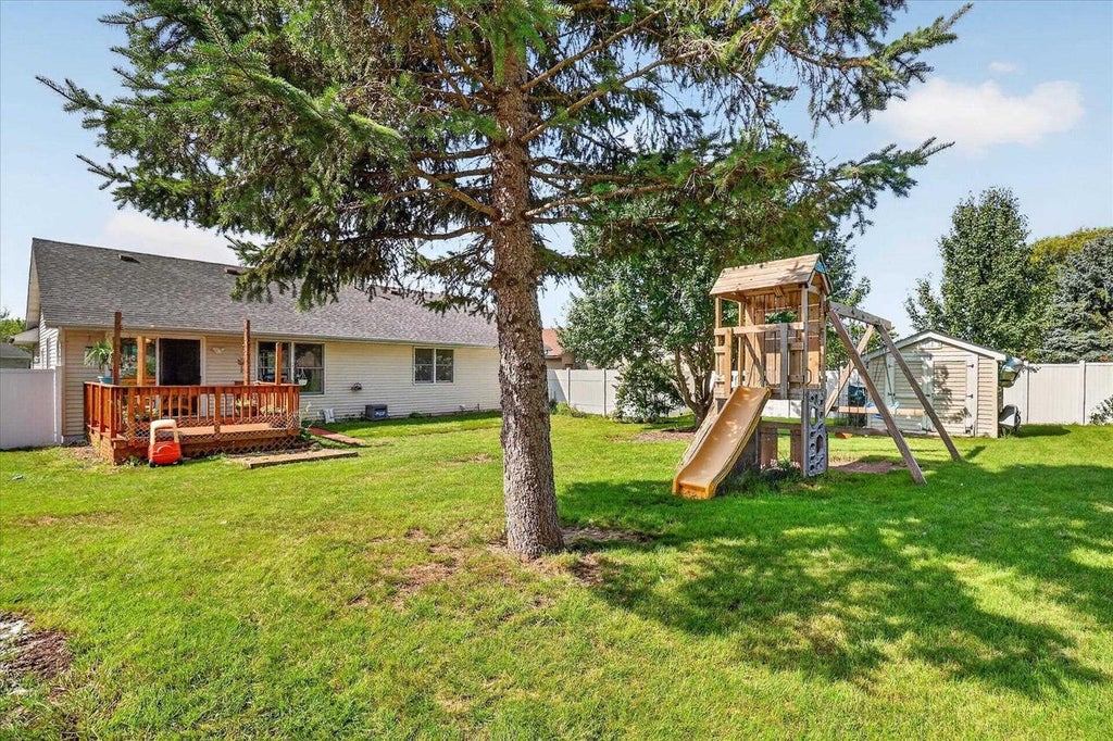 Photo of 1500 Evergreen DRIVE, Janesville, WI 53546 (MLS # 2031304)