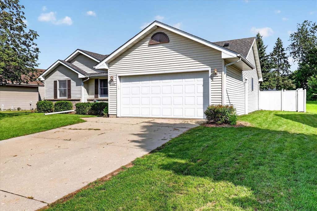 Photo of 1500 Evergreen DRIVE, Janesville, WI 53546 (MLS # 2031304)