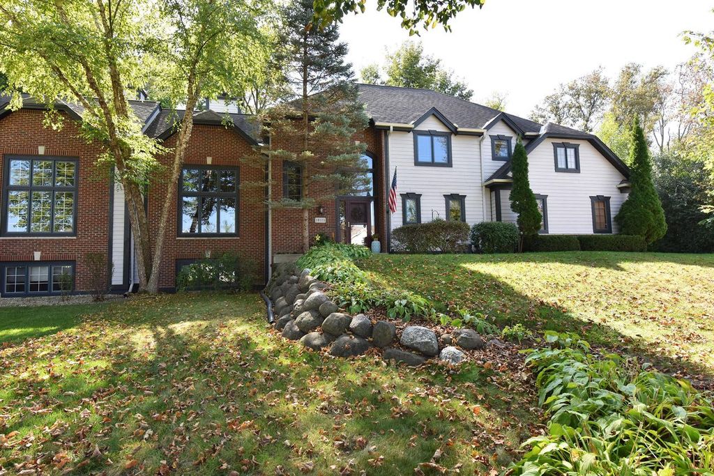 Photo of 19125 HiView DRIVE, Brookfield, WI 53045 (MLS # 1938013)