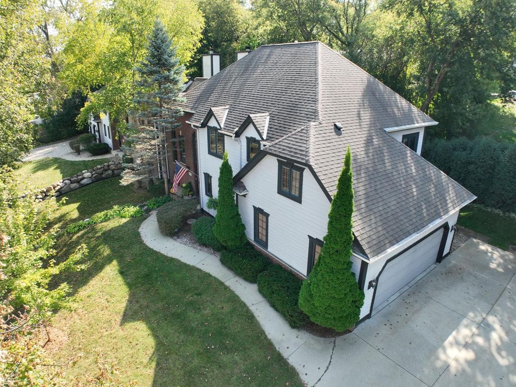 Photo of 19125 HiView DRIVE, Brookfield, WI 53045 (MLS # 1938013)