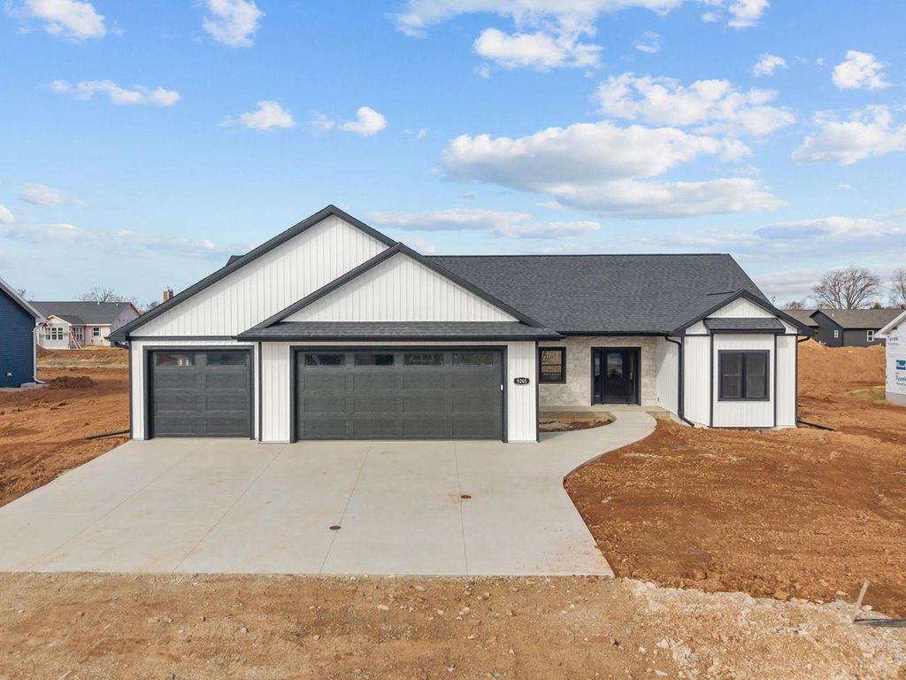 Photo of N9265 Anton STREET, Appleton, WI 54915 (MLS # 50323111)