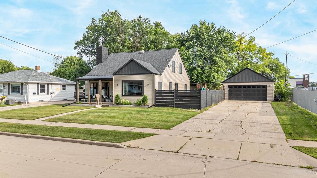 Photo of 209 E 17th STREET, Kaukauna, WI 54130 (MLS # 50328930)