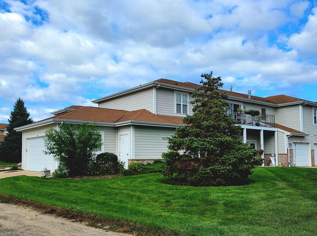 Photo of 6620 Meadowlands CIRCLE #8 C, Pleasant Prairie, WI 53158 (MLS # 1981791)