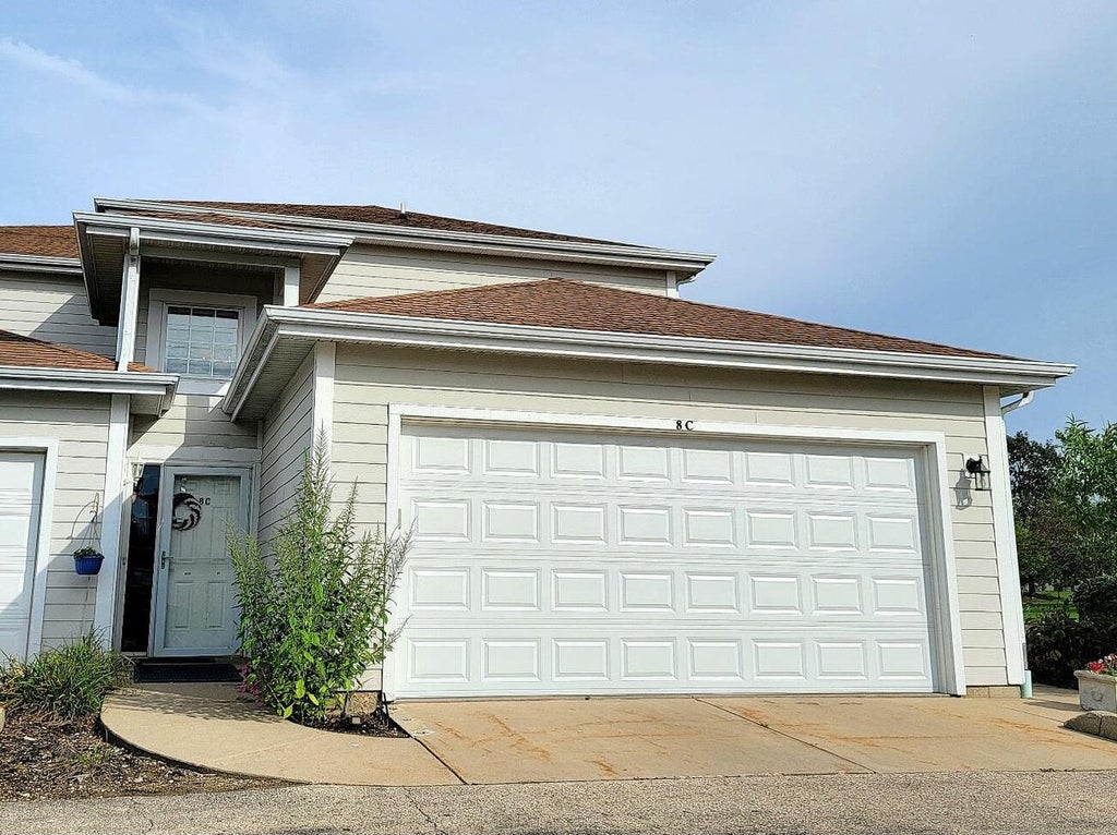 Photo of 6620 Meadowlands CIRCLE #8 C, Pleasant Prairie, WI 53158 (MLS # 1981791)