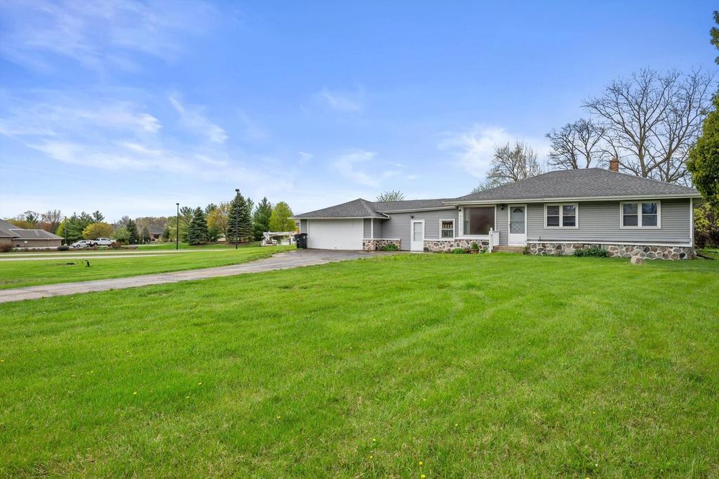 Photo of W126N7009 Highland DRIVE, Menomonee Falls, WI 53051 (MLS # 1960411)