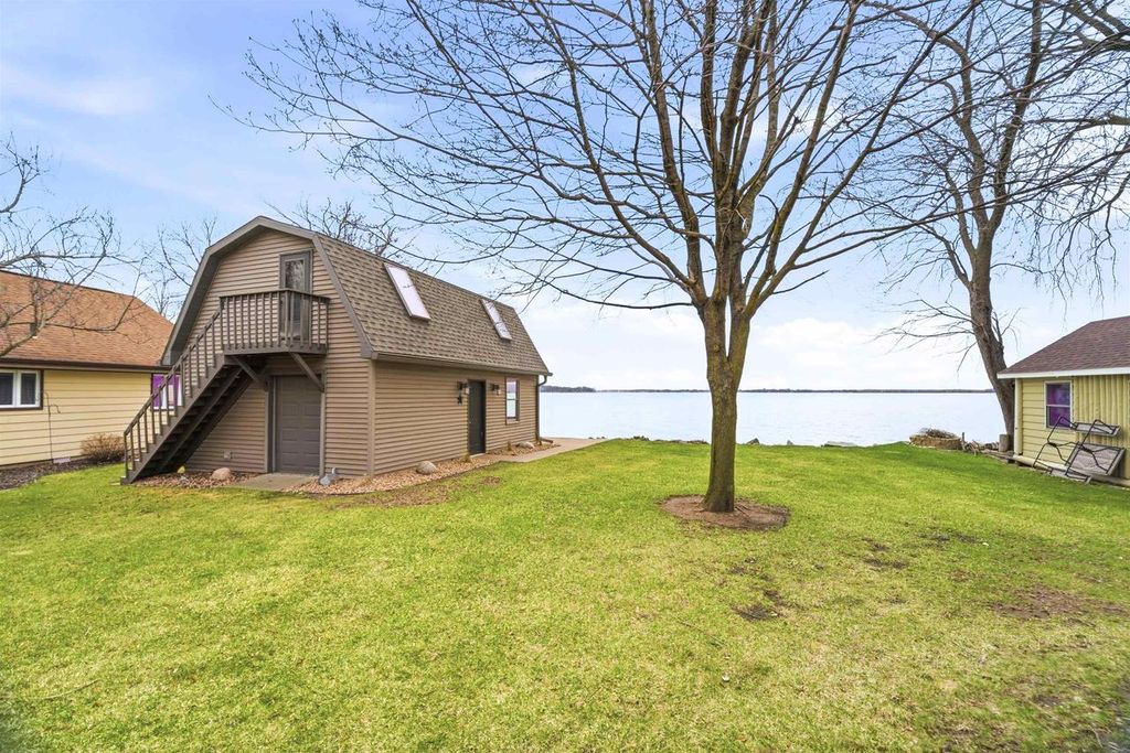 Photo of 6097 E Lyngaas ROAD, Winneconne, WI 54986 (MLS # 50323918)