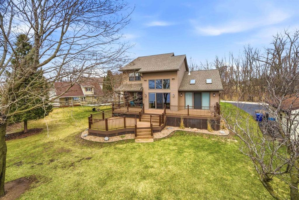 Photo of 6097 E Lyngaas ROAD, Winneconne, WI 54986 (MLS # 50323918)