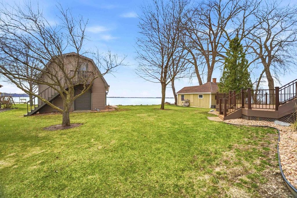 Photo of 6097 E Lyngaas ROAD, Winneconne, WI 54986 (MLS # 50323918)