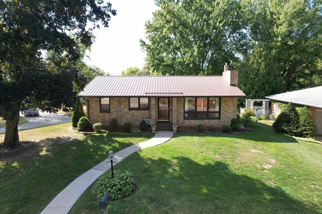 Photo of 609 Mulberry DRIVE, Cassville, WI 53806 (MLS # 2010061)