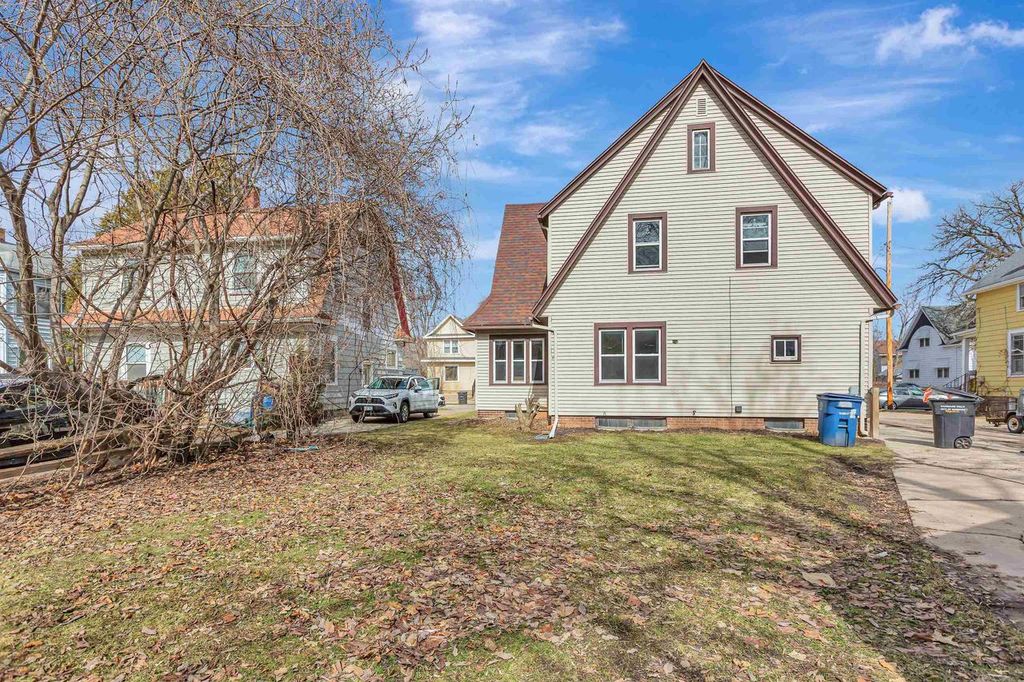 Photo of 829 Prospect AVENUE, Oshkosh, WI 54901 (MLS # 50322191)