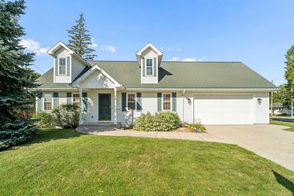 Photo of 10 S Royal AVENUE, Fond Du Lac, WI 54935 (MLS # 50332764)