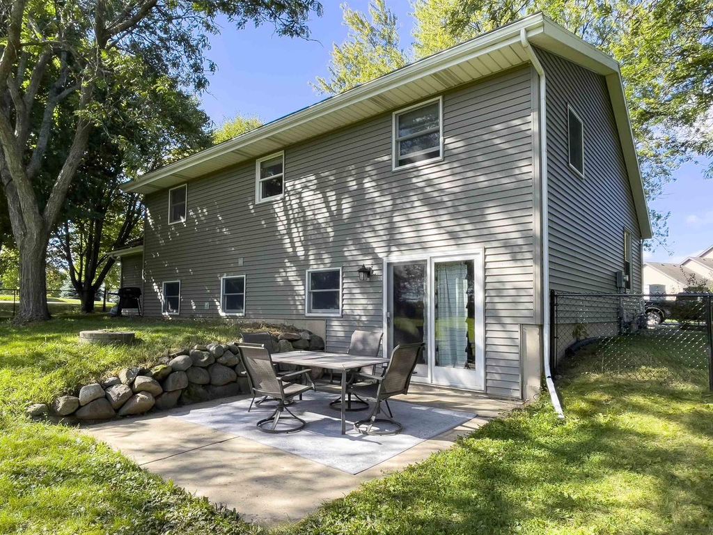 Photo of W176N9746 Riversbend CIRCLE #E, Germantown, WI 53022 (MLS # 1944231)