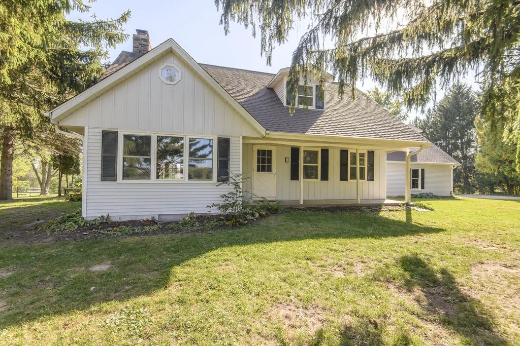 Photo of N79W33915 Petersen ROAD, Oconomowoc, WI 53066 (MLS # 1938014)