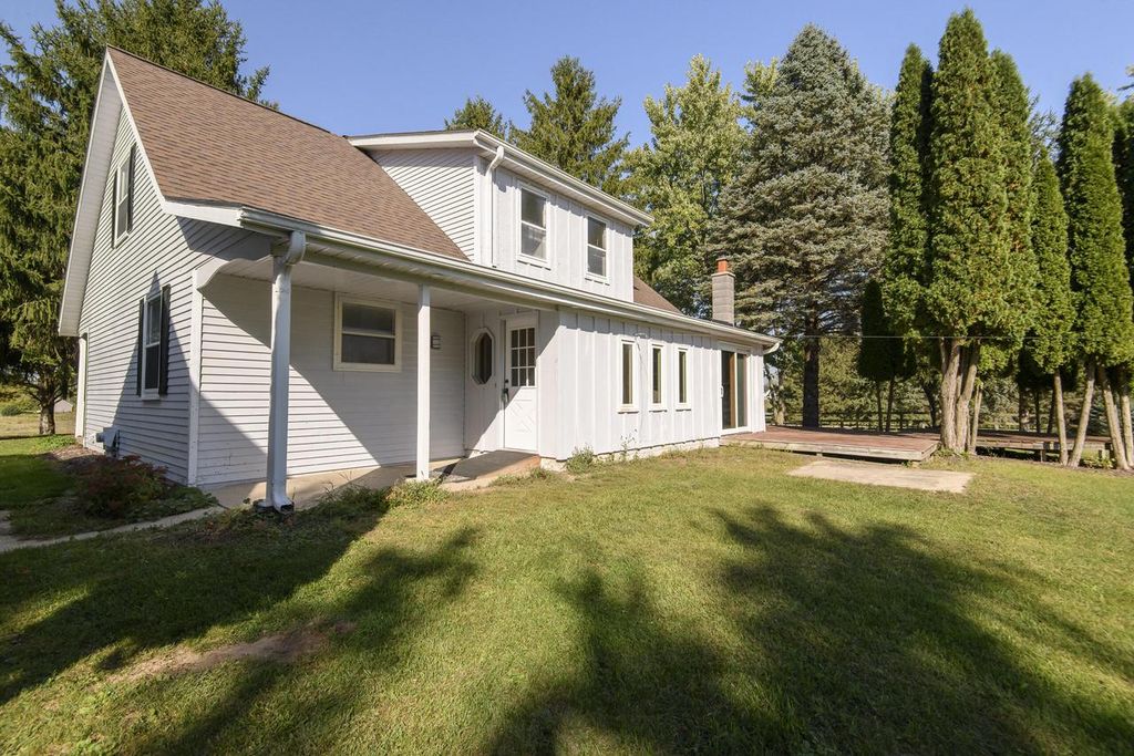 Photo of N79W33915 Petersen ROAD, Oconomowoc, WI 53066 (MLS # 1938014)