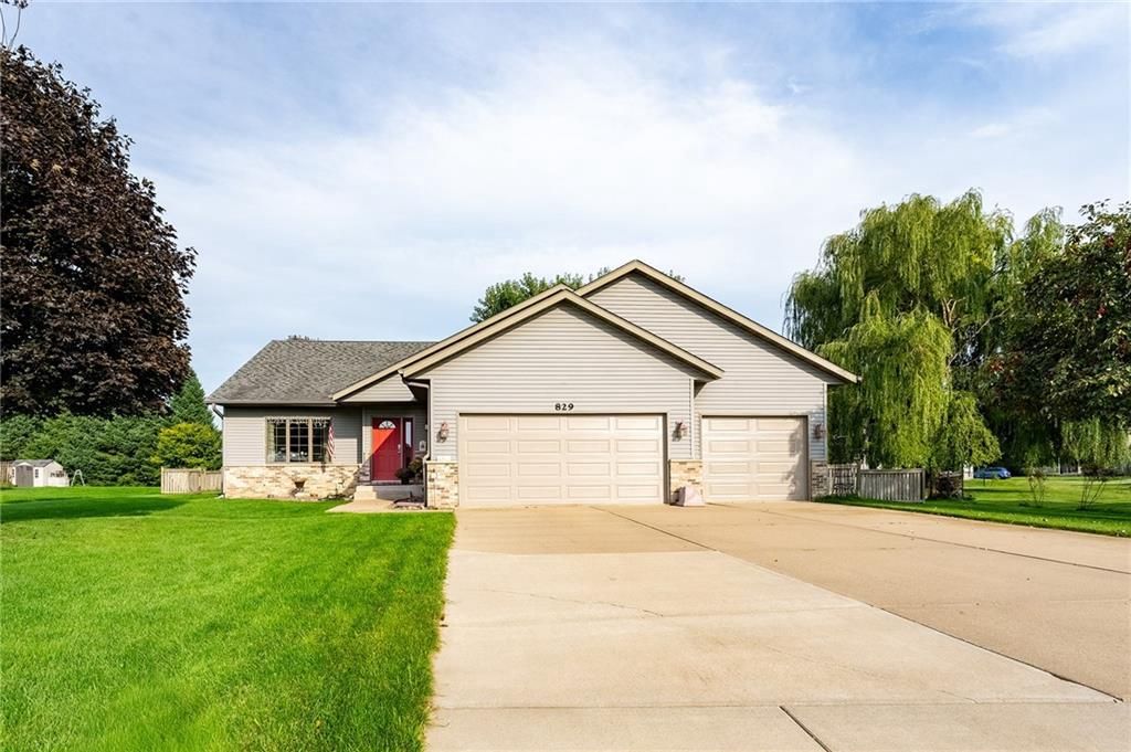 Photo of 829 Bluff View CIRCLE, Chippewa Falls, WI 54729 (MLS # 1595660)