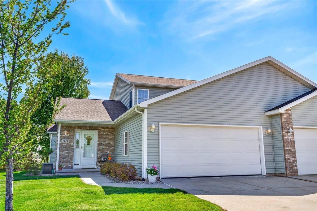 Photo of 1070 Vinyard DRIVE, Oregon, WI 53575 (MLS # 2021254)