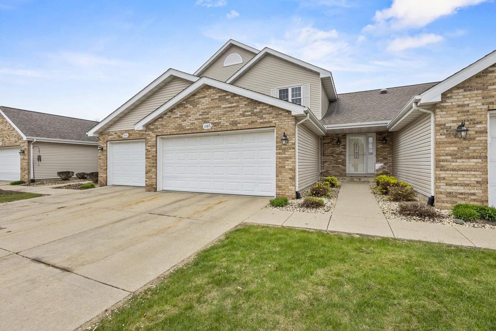 Photo of 1086 Stonewood CROSSING, Sun Prairie, WI 53590 (MLS # 2022633)
