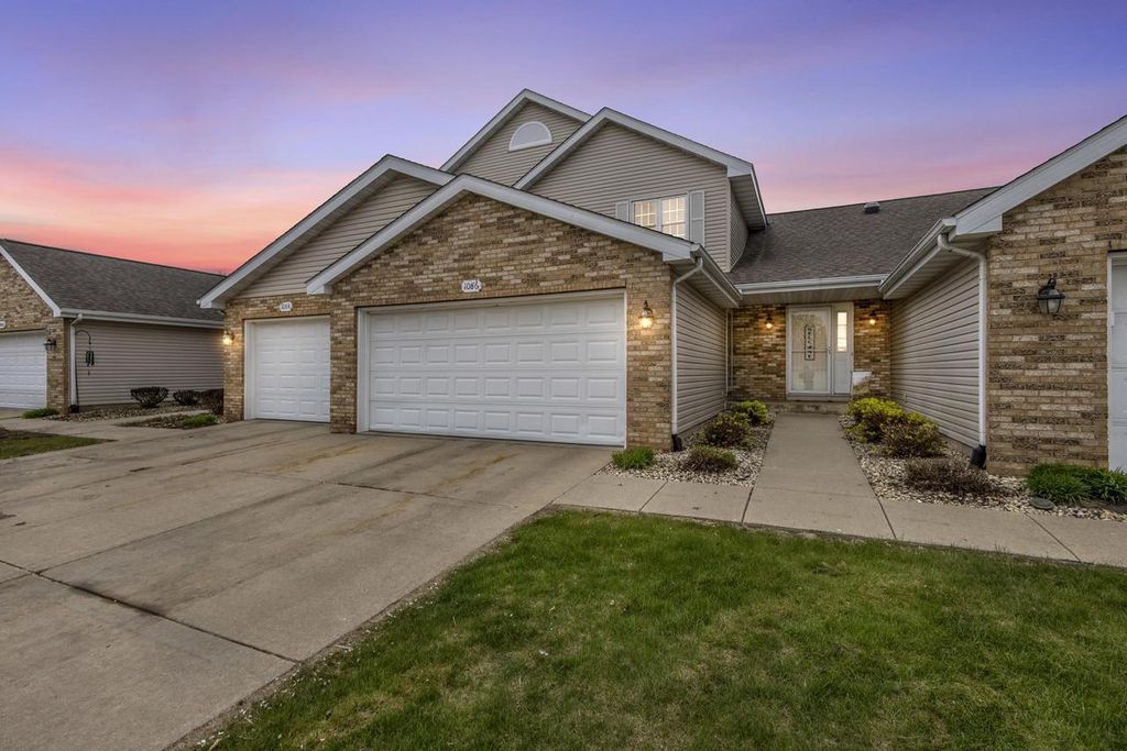 Photo of 1086 Stonewood CROSSING, Sun Prairie, WI 53590 (MLS # 2022633)