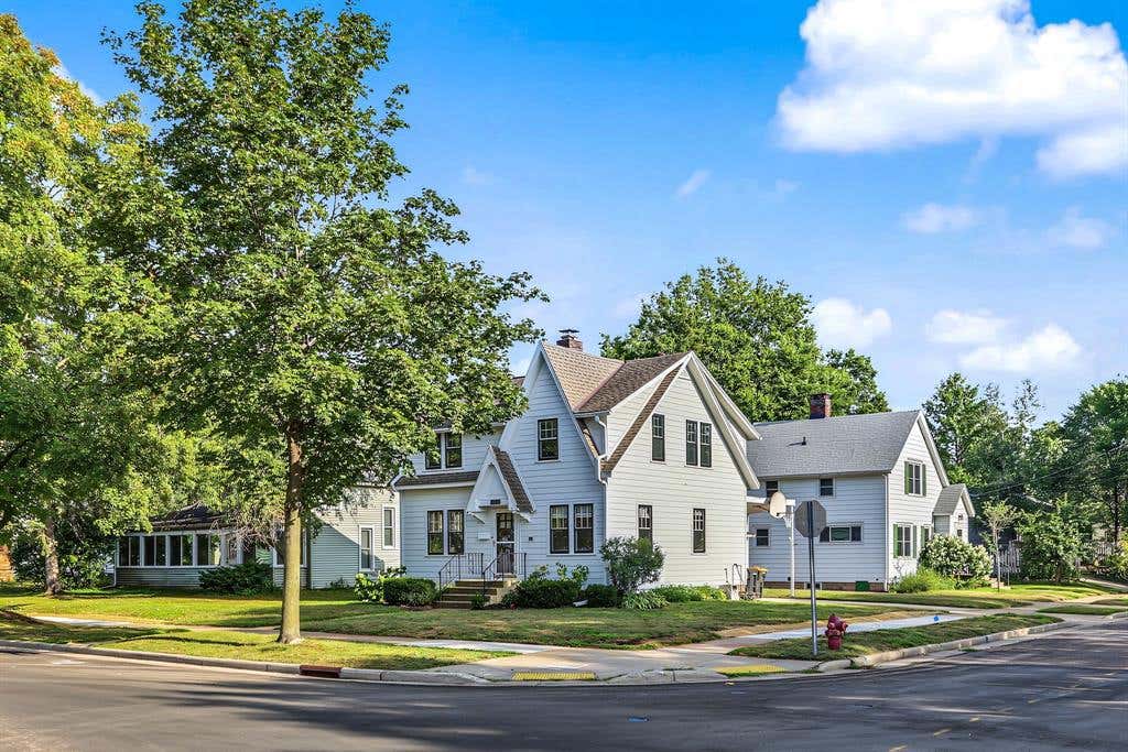 Photo of 539 W Grand AVENUE, Eau Claire, WI 54703 (MLS # 1604033)