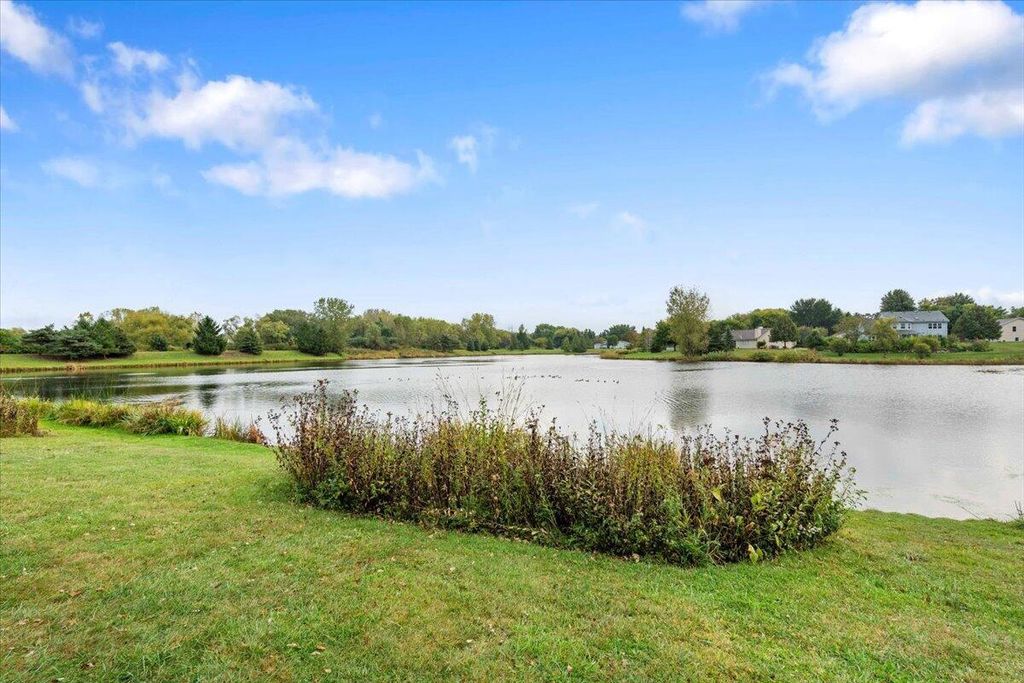 Photo of 8780 W Lake Pointe DRIVE, Franklin, WI 53132 (MLS # 1938482)