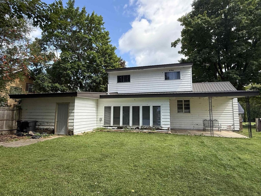 Photo of 911 Main STREET, Gresham, WI 54128 (MLS # 50331765)