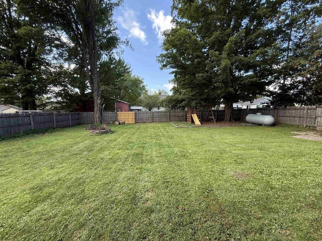 Photo of 911 Main STREET, Gresham, WI 54128 (MLS # 50331765)