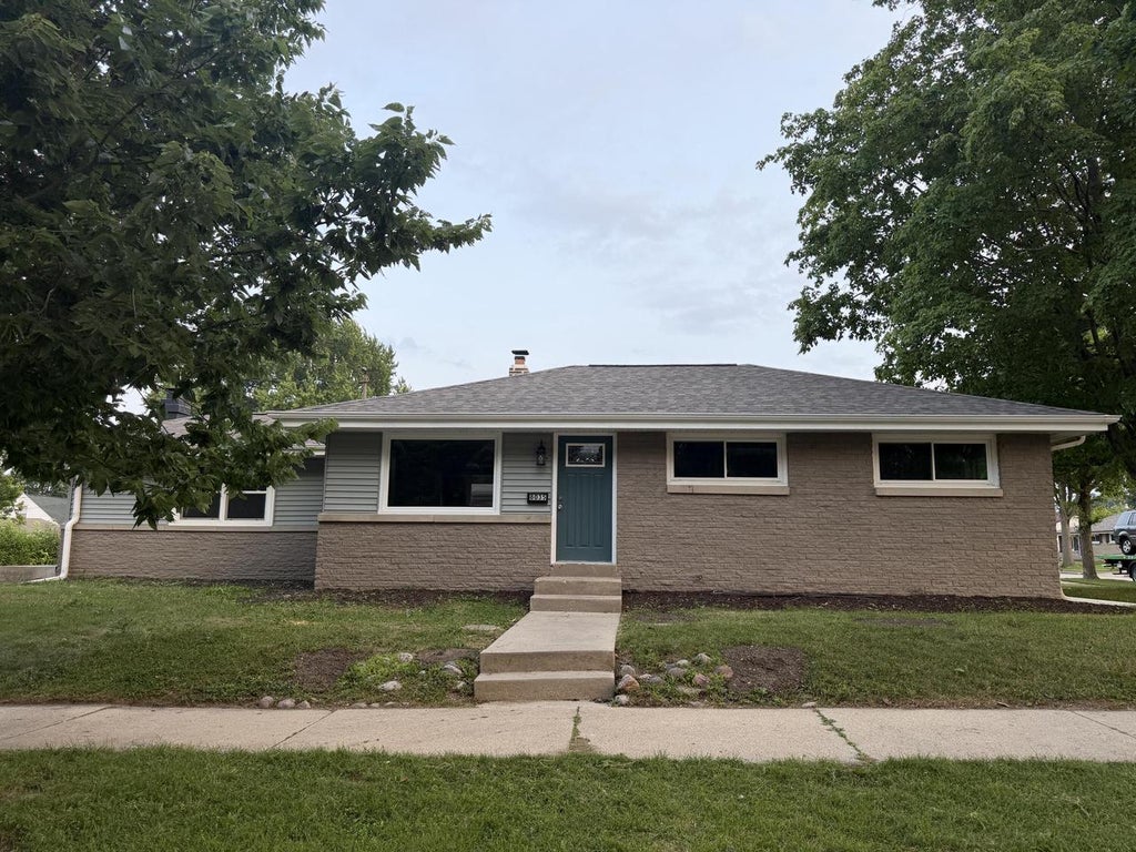Photo of 8035 W Warnimont AVENUE, Milwaukee, WI 53220 (MLS # 1975734)